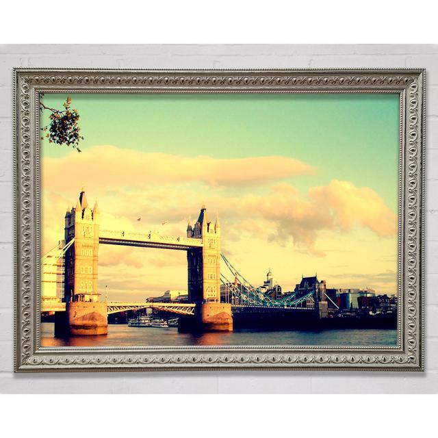 London Tower Bridge Retro - Einzelner Bilderrahmen Kunstdrucke Bright Star Größe: 59,7 cm H x 84,1 cm B on Productcaster.