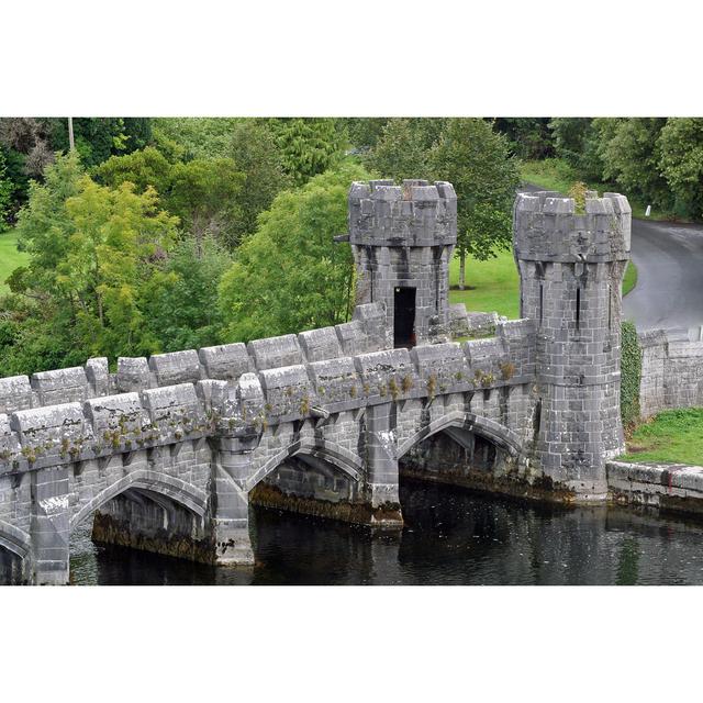 Ashford Castle Bridge - Foto ohne Rahmen auf Leinwand 17 Stories Größe: 60 cm H x 90 cm B x 1,8 cm T on Productcaster.