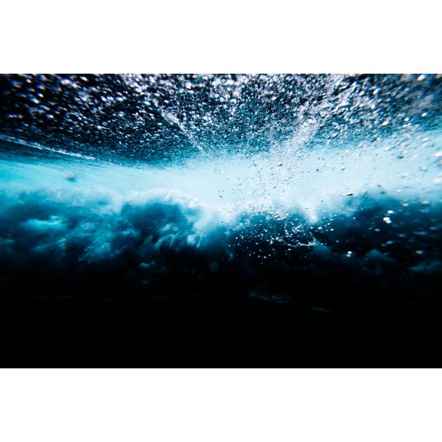 Wave Crashing Underwater von Subman - Kunstdrucke auf Leinwand 17 Stories Größe: 20 cm H x 30 cm B on Productcaster.