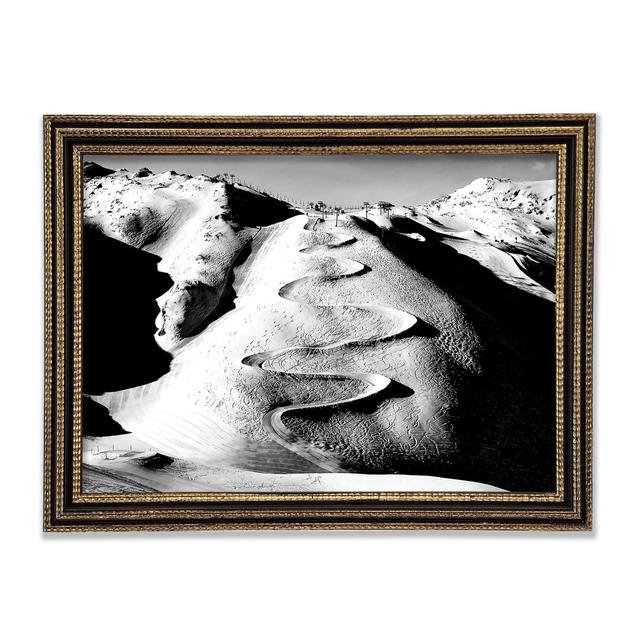 Les Deux Alpes B N W - Druck Gracie Oaks Größe: 59,7 cm H x 84,1 cm B x 3 cm T, Format: Schwarz gerahmtes Holz on Productcaster.