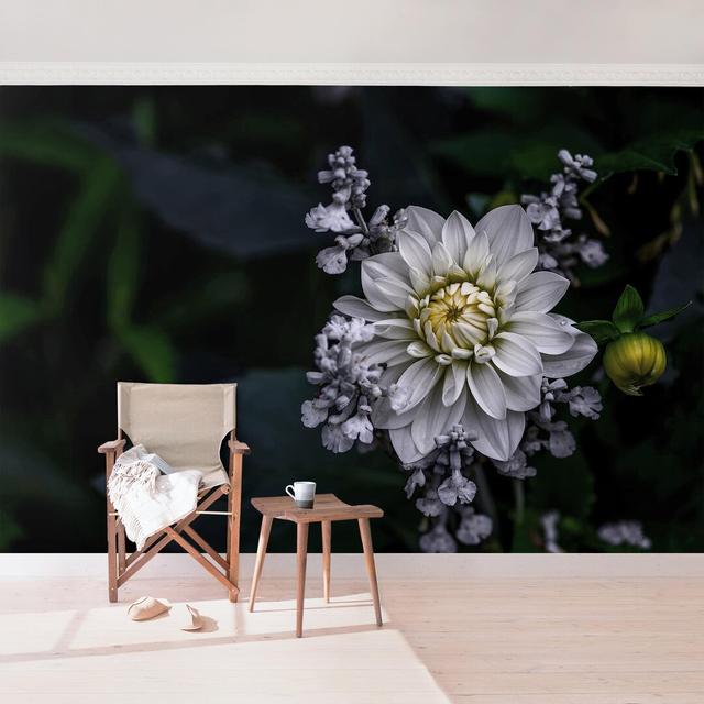 White Dahlia Semi-Gloss Wallpaper Roll East Urban Home Size: 2.88m x 190cm on Productcaster.