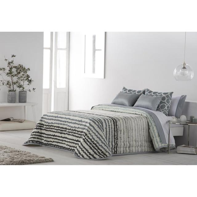 University Leslie Bedspread Isabelle & Max Colour: Pearl, Size: 205 x 240 cm Bedspread on Productcaster.