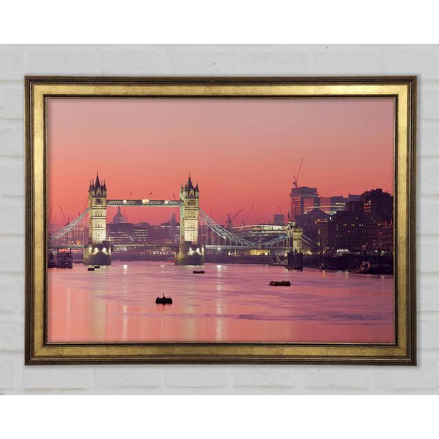 Pink Nights Through The Tower Bridge - Einzelne Bilderrahmen Kunstdrucke Brayden Studio Größe: 29,7 cm H x 42 cm B x 1,5 cm T on Productcaster.