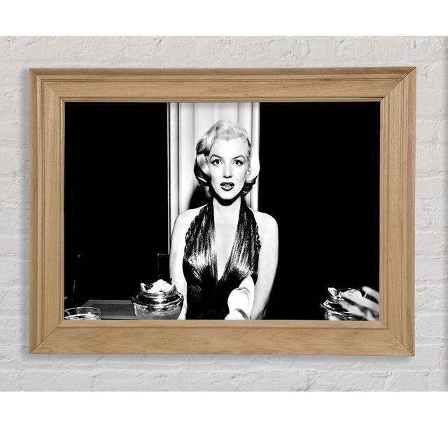 Marilyn Monroe Dinner Table - Druck Bright Star Größe: 84,1 cm H x 142,2 cm B x 8 cm T on Productcaster.