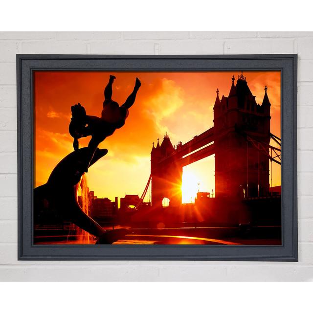 Gerahmtes Leinwandbild London Tower Bridge Statue Ebern Designs Größe: 42cm H x 59,7cm B x 1,5cm T, Format: Poster mit metallgrauem Rahmen on Productcaster.