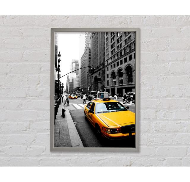 New York City Yellow Taxi Cab On B N W - Einzelbildrahmen Kunstdrucke auf Leinwand Bright Star Größe: 118,9 cm H x 84,1 cm B x 3,3 cm T on Productcaster.