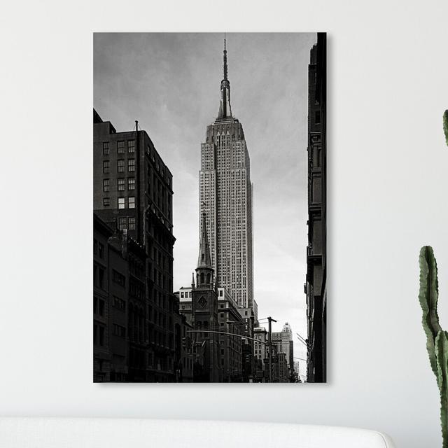 'NYC4 Clear' Photograph on Wrapped Canvas East Urban Home Size: 76 cm H x 51 cm W on Productcaster.