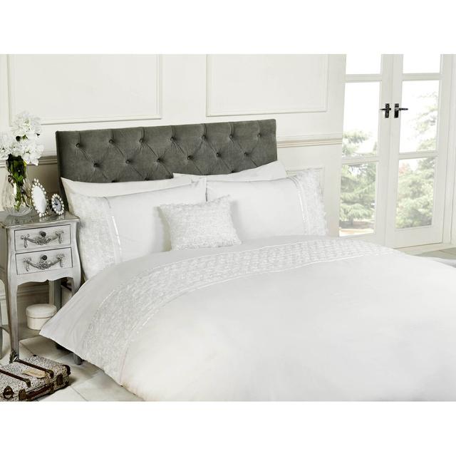 Yolanda 144 TC Duvet Cover Set Rosdorf Park Size: Single Duvet Cover + 1 Standard Pillowcase, Colour: White on Productcaster.