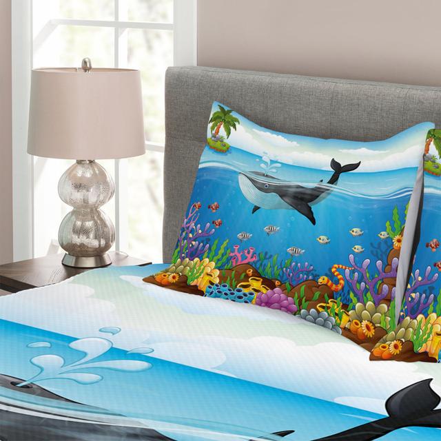 Tagesdecken-Set Whale mit passenden Sofakissen East Urban Home Größe: 170 x 220 cm on Productcaster.