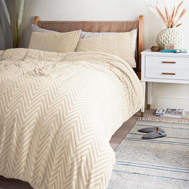 Cosmo Living Ivory Tufted Chevron Duvet Set CosmoLiving by Cosmopolitan Size: Double - 2 Standard Pillowcases on Productcaster.