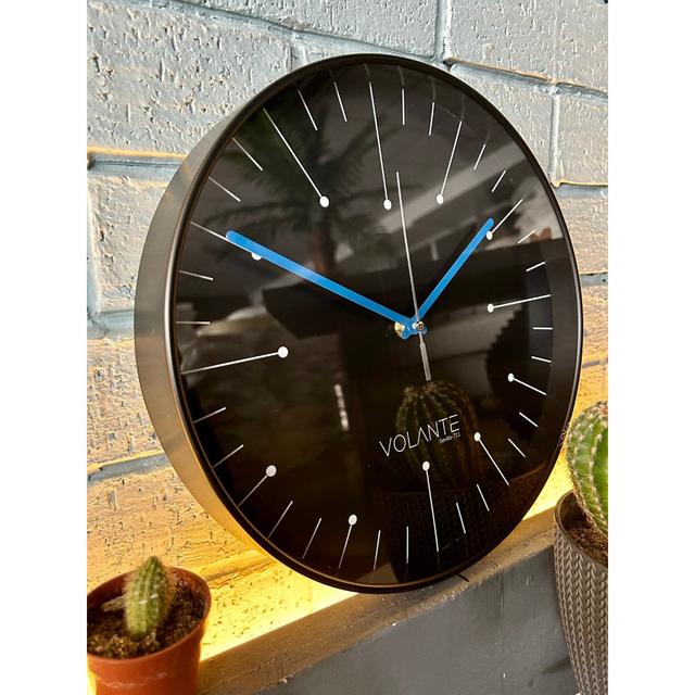 Analoge Wanduhr Anifer 30 cm ModernMoments Farbe: Schwarz/Blau on Productcaster.