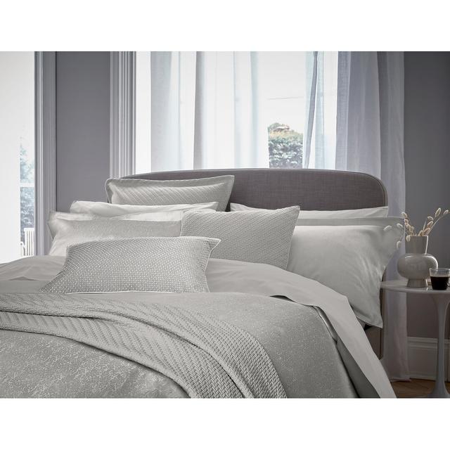 Tahra 300 TC Jacquard Duvet Cover Bedeck of Belfast Size: Single Duvet Cover on Productcaster.