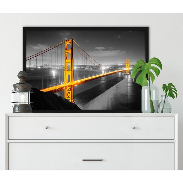 Gerahmter Grafikdruck Riesige Golden Gate Bridge ModernMoments Größe: 55 cm H x 40 cm B x 2.5 cm T on Productcaster.