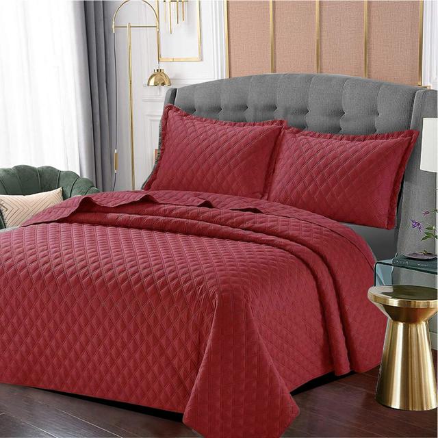 Ferdinandus Embossed Quilted Bedspread with Pillow Cover Ebern Designs Size: W240 x L240cm, Colour: Red on Productcaster.