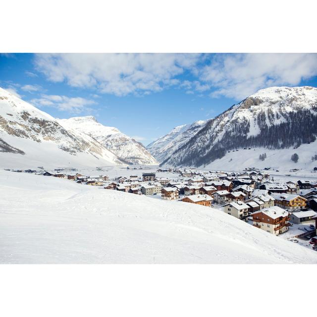 The Alpine Chalets On A Very Cold Winter Day by Myroslava - Wrapped Canvas Print Union Rustic Size: 81cm H x 122cm W on Productcaster.