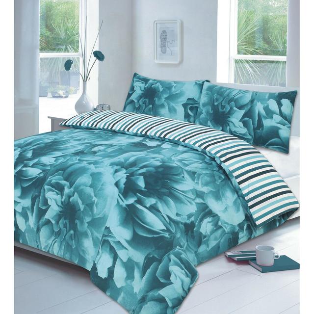 Crumity 180 TC Percale Duvet Cover Set Ebern Designs Size: Single Duvet Cover + 1 Standard Pillowcase, Colour: Teal on Productcaster.