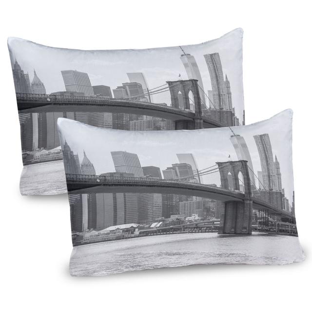 Brooklyn Bridge USA 100% Polyester Microfiber Zipper Sham (Set of 2) East Urban Home on Productcaster.