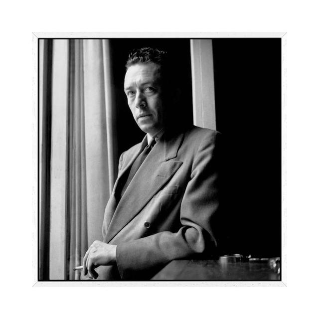 Der französische Schriftsteller Albert Camus At Home June 13, 1947 von Rue Des Archives - Gallery-Wrapped Canvas Giclée on Canvas 17 Stories Größe: 45 on Productcaster.