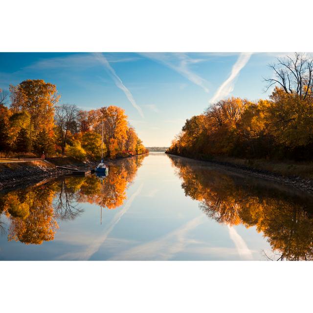 Herbstliche Reflexion auf dem See von Pgiam - Drucken Alpen Home Größe: 30 cm H x 20 cm B on Productcaster.