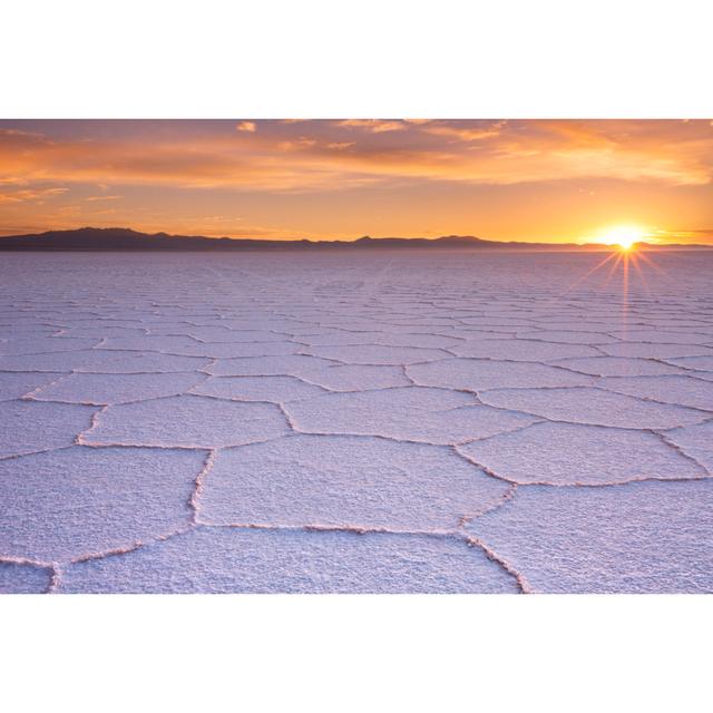 Uyuni Salt Flat von Sara_winter - Kunstdrucke auf Leinwand ohne Rahmen 17 Stories Größe: 40 cm H x 60 cm B on Productcaster.