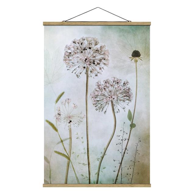 Stoffbild Leek Flowers in Pastel Rosalind Wheeler Maße: 150 cm H x 100 cm B x 0,3 cm T on Productcaster.