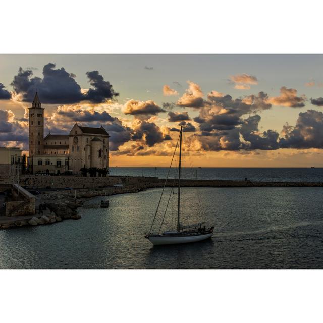 Hafen bei Sonnenuntergang, Italien von Vololibero - Kunstdrucke auf Leinwand Küstenhaus Größe: 60 cm H x 90 cm B x 1,8 cm T on Productcaster.