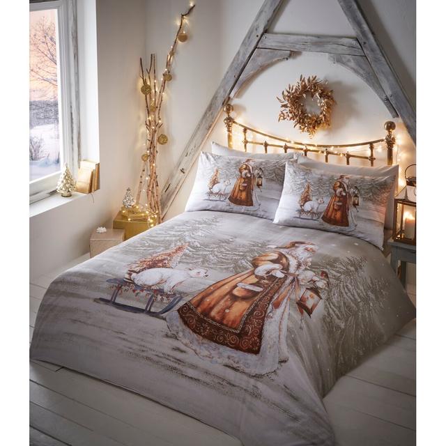 Aarush Traditional Father Christmas Duvet Cover Set Lark Manor Size: King Duvet Cover + 2 Standard Pillowcases on Productcaster.