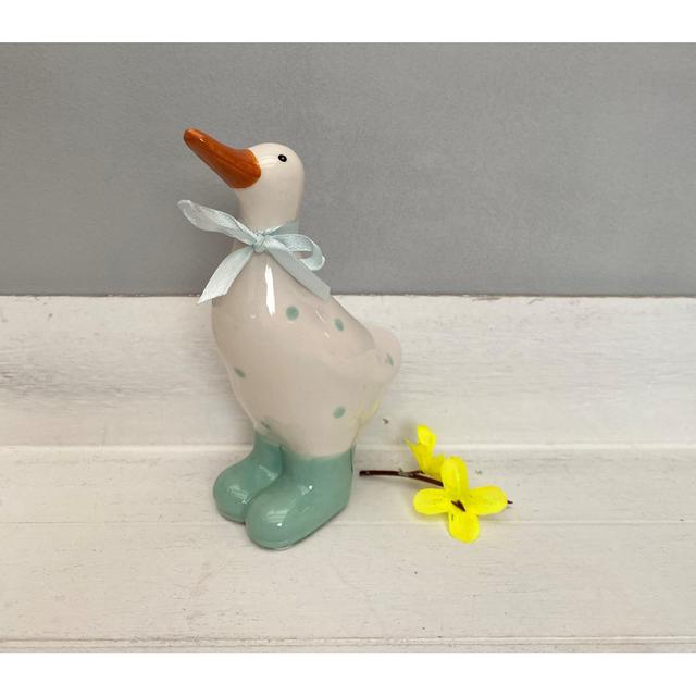 Tedeschi Animals Statue Happy Larry Finish: White/Teal, Size: 14" H x 4" W x 4" D on Productcaster.