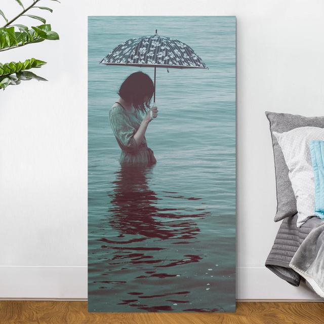 Leinwandbild - Spaziergang Im Wasser Haus am Meer Format: 260g/m² Canvas, Größe: 80 cm H x 40 cm B on Productcaster.