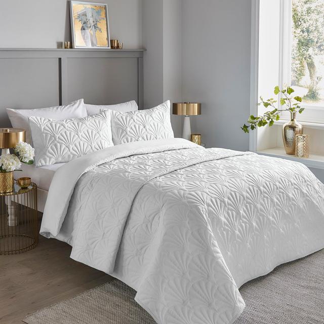 Musab Polyester Solid Colour Duvet Cover Set with Pillowcases Marlow Home Co. Size: Kingsize - 2 Standard Pillowcases, Colour: White on Productcaster.