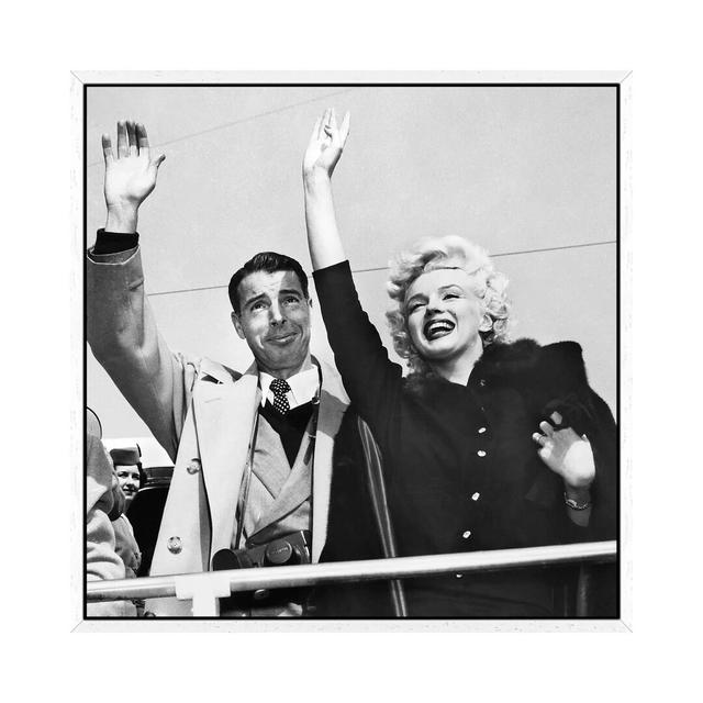 Leinwandbild Monroe and Dimaggio, C1954 17 Stories Größe: 66,04 cm H x 66,04 cm B x 3,81 cm T, Format: Weißer Rahmen on Productcaster.