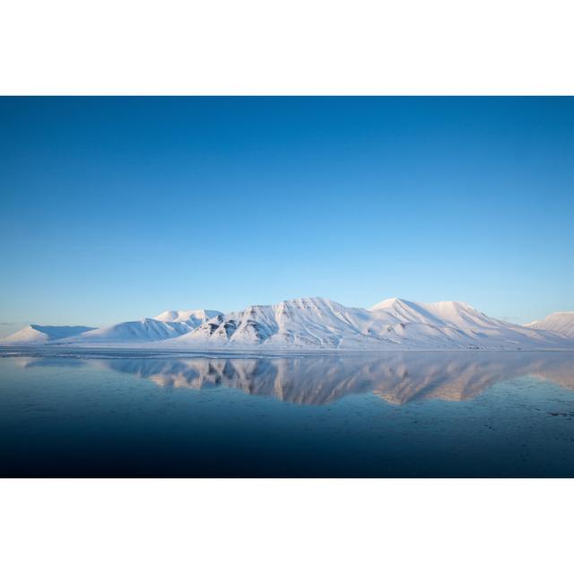 Spitzbergen Mountain Reflected On The Isfjord Landscape von SeppFriedhuber - No Frame Set auf Leinwand Alpen Home Größe: 60 cm H x 90 cm B on Productcaster.