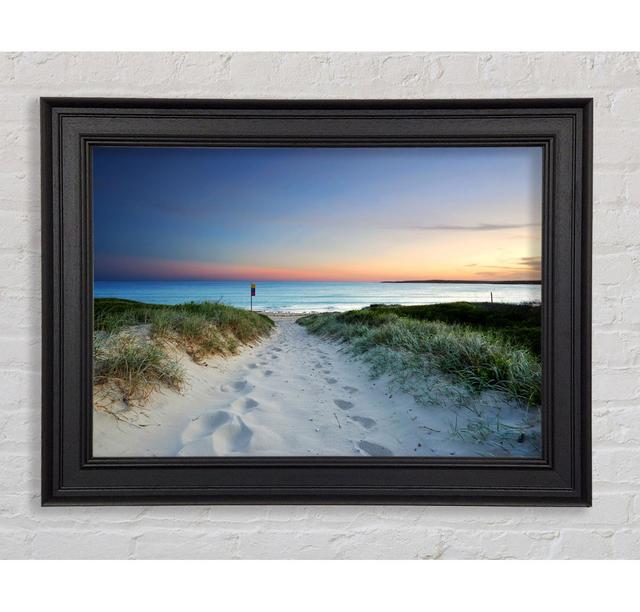 Gerahmtes Leinwandbild Sunrise Beach Walk Haus am Meer Größe: 100 cm H x 141,4 cm B on Productcaster.