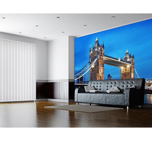 Fototapete Tower Bridge 2,54 m x 366 cm East Urban Home on Productcaster.