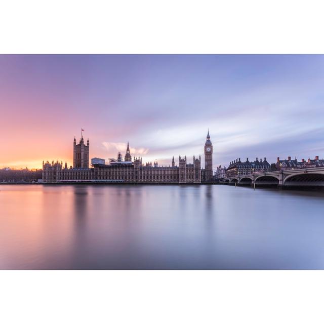 Houses Of Power, London von Aaronphotographs - Kunstdrucke auf Leinwand 17 Stories Größe: 20 cm H x 20 cm B on Productcaster.