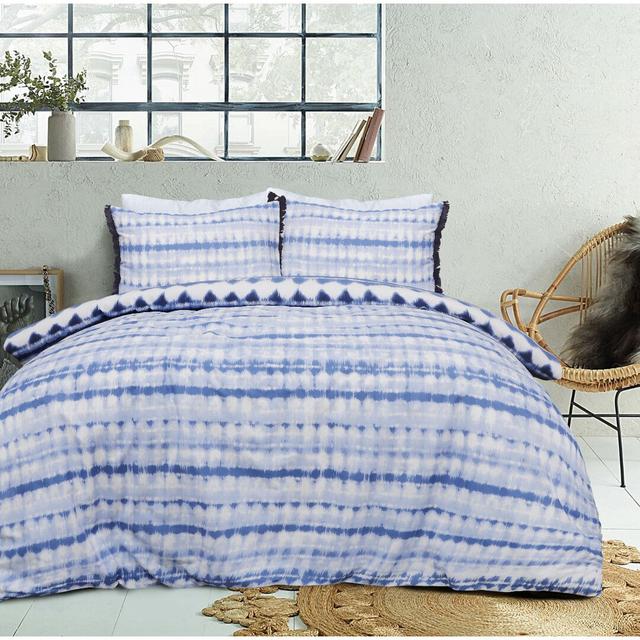 Folkert Duvet Cover Set Bloomsbury Market Size: Super King Duvet Cover + 2 Standard Pillowcases, Colour: Blue on Productcaster.