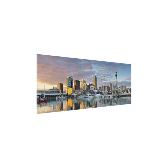 Glasbild Auckland Skyline bei Sonnenuntergang East Urban Home Blinde Größe: 30 cm H x 80 cm B on Productcaster.