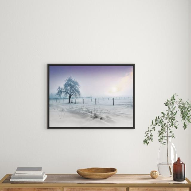 Gerahmtes Wandbild Baum in Winterlandschaft East Urban Home Farbe: Grau, Größe: 70 cm H x 100 cm B x 2,4 cm T on Productcaster.