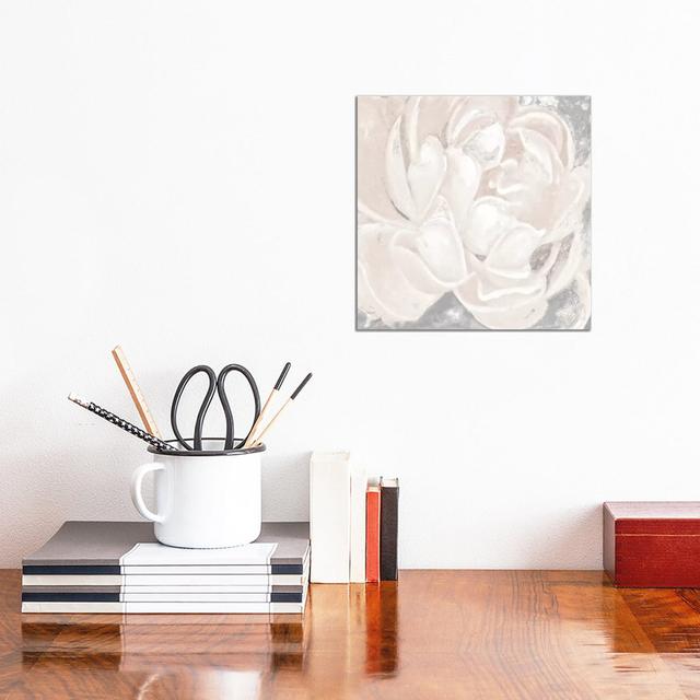 White Grey Flower I by Patricia Pinto - Wrapped Canvas Gallery-Wrapped Canvas Giclée ClassicLiving Size: 30.48cm H x 30.48cm W x 1.91cm D on Productcaster.