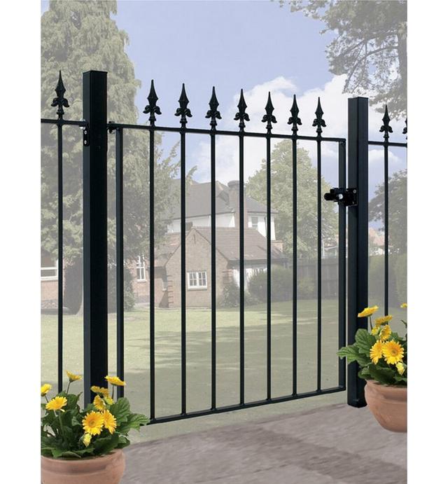 Pinkley Spear Top Metal Garden Gate 95cm High Rosalind Wheeler Size: 76cm W X 95cm H on Productcaster.