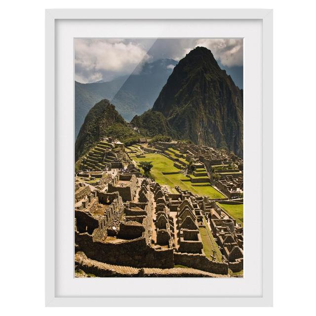 Gerahmter Fotodruck Machu Picchu East Urban Home Rahmenauswahl: Mattweiß, Größe: 40 cm H x 30 cm B on Productcaster.