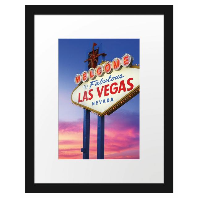 Gerahmtes Poster Las Vegas Schild in der Dämmerung East Urban Home Größe: 38 cm H x 30 cm B on Productcaster.