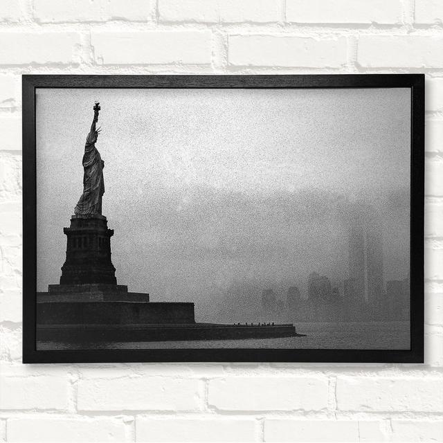 Statue Of Liberty Vintage - Closed Corner Frame Art Prints on Wood Latitude Run Size: 42cm H x 59.7 cm W on Productcaster.