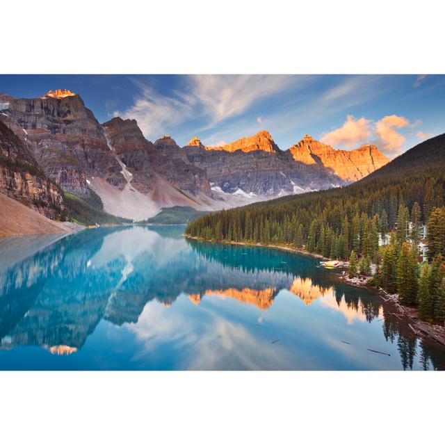 Moraine Lake At Sunrise von Sara_winter - Leinwand Kunstdrucke Alpen Home Größe: 50 cm H x 75 cm B on Productcaster.