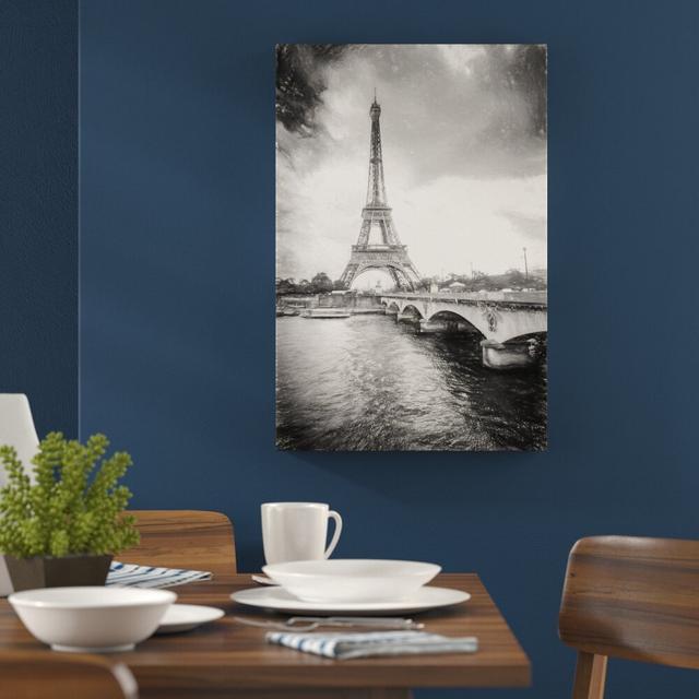 Leinwandbild "Eiffelturm in Paris", Grafikdruck East Urban Home Größe: 120 cm H x 80 cm B on Productcaster.