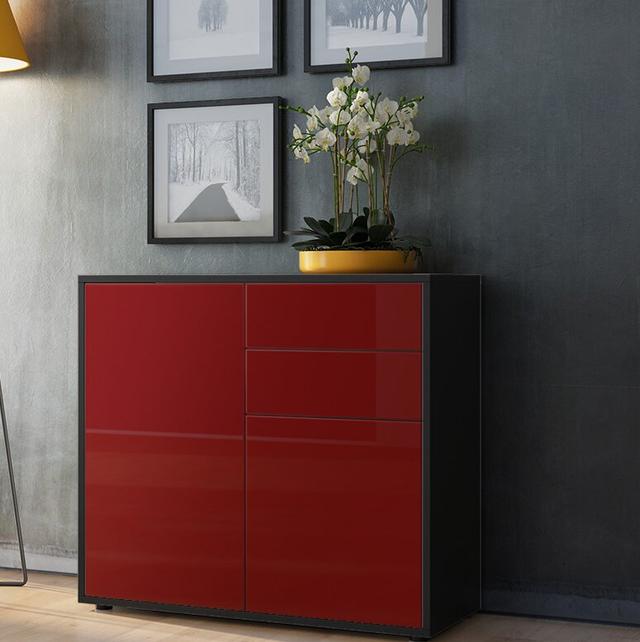 Sideboard Mcdevitt Metro Lane Farbe: Schwarz (matt)/Burgunderrot (glänzend) on Productcaster.