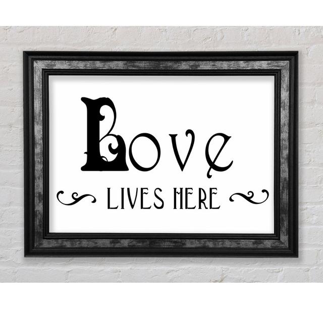 Love Quote Love Lives Here Vines - Single Picture Frame Typography Bright Star Farbe: Weiß, Größe: 84,1 cm H x 142,2 cm B x 8 cm T on Productcaster.