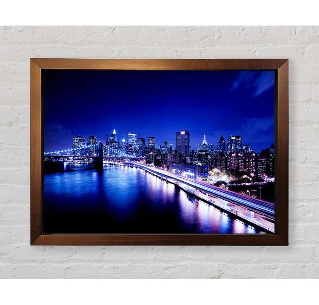 New York City Brooklyn Bridge Ariel Nachtansicht - Einzelner Bilderrahmen Kunstdrucke Bright Star Größe: 100 cm H x 141,4 cm B x 3,4 cm T on Productcaster.