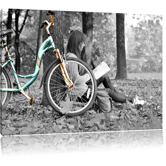 Leinwandbild Junges Mädchen mit Fahrrad East Urban Home Größe: 40 cm H x 60 cm B on Productcaster.