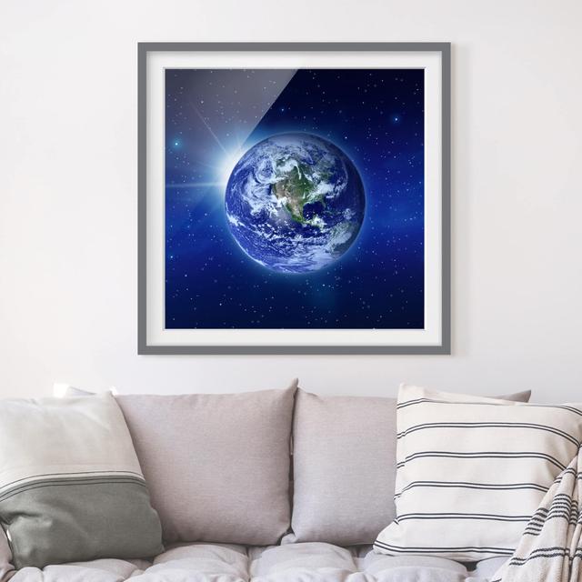 Gerahmtes Poster Earth in Outer Space East Urban Home Größe: 30 cm H x 30 cm B x 2 cm T, Rahmenoptionen: Mattes Grau on Productcaster.